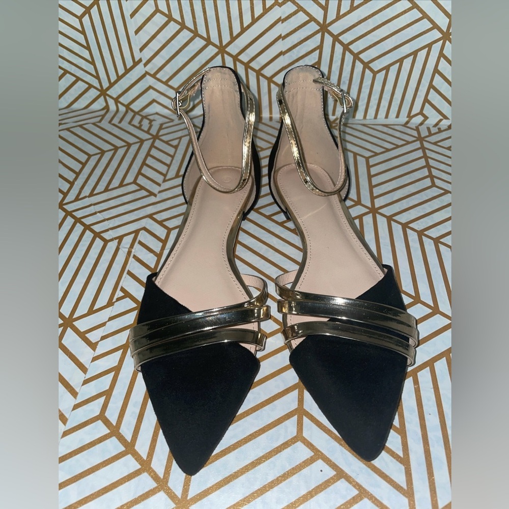 Pointed Toe Flats Rilista Size 5.5 Black and Gold
